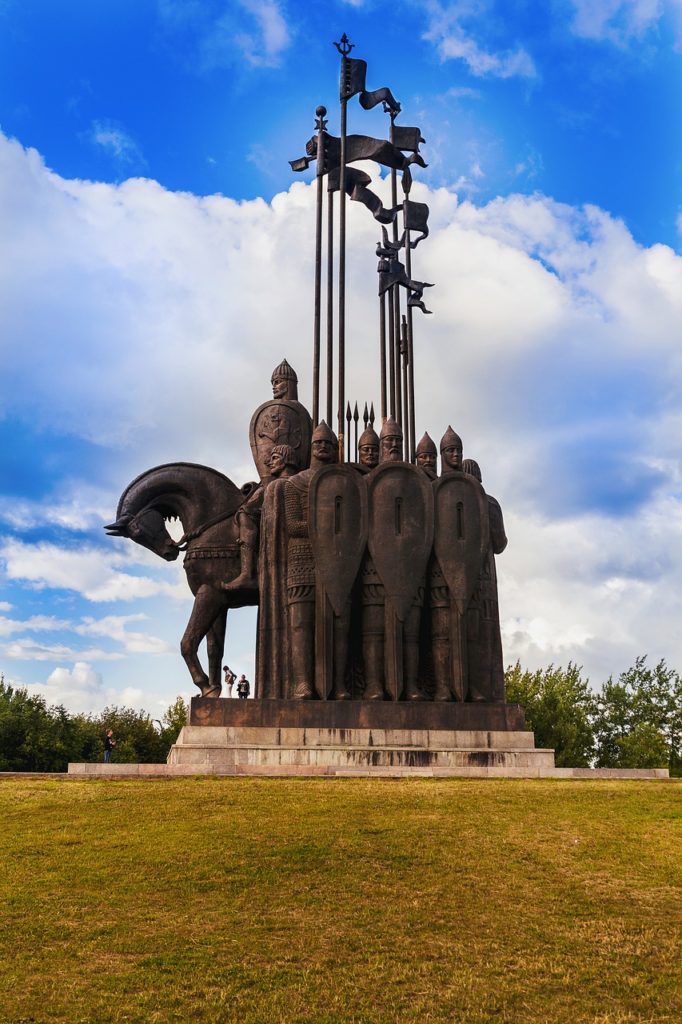 Памятник Александру Невскому и княгине Ольге